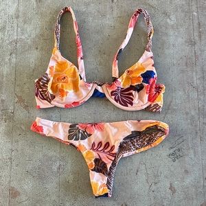 Floral Acacia Bikini! 💛